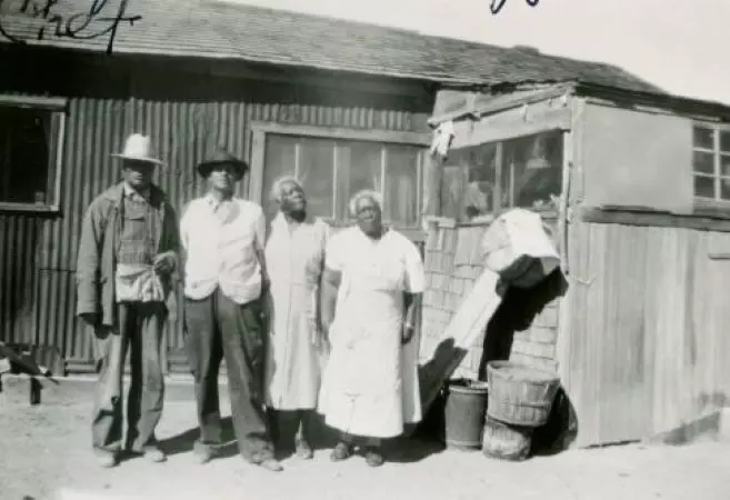 Unk, Noah "Dode" Smith, Lulu Craig and her sister Cecilia at Lulu's Homestead, mid to late 1940s
